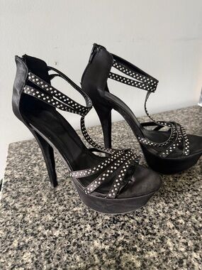 Fashion Nova Black Studded Platform Stiletto heelsi